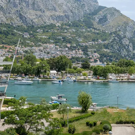 Sea View Mouth Cetina *