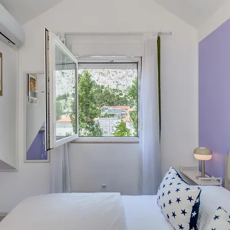 Sea View Mouth Cetina أوميس
