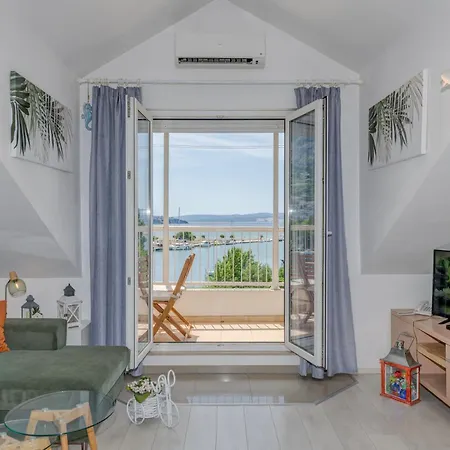 Sea View Mouth Cetina * أوميس