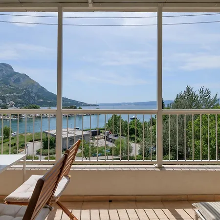 Sea View Mouth Cetina أوميس